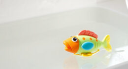 September Bath Toy Deal Watch: Munchkin Fishin' Magnetic Set